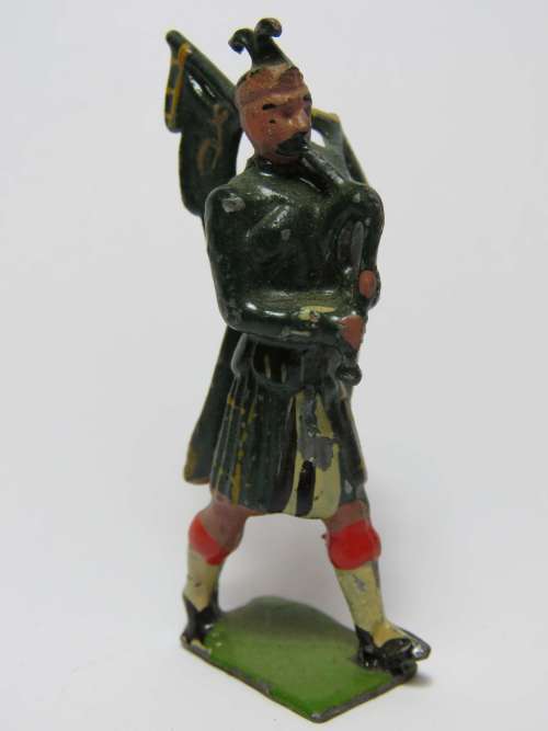 Vintage Scottish Piper lead soldier
