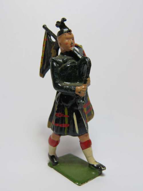 Vintage Scottish Piper lead soldier