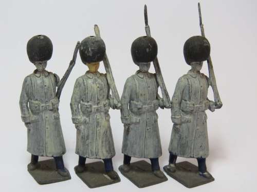 Lot of 4 vintage British lead soldiers - Half painted