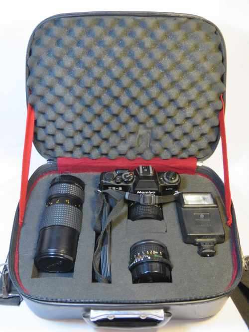 Mamiya ZE-2 35mm camera with flash and 2 lenses in box - See description