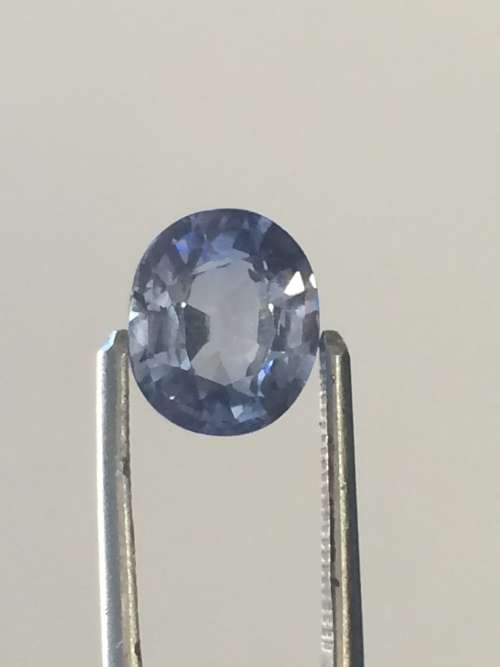 Light blue oval Sapphire with chip on side - 2.63ct