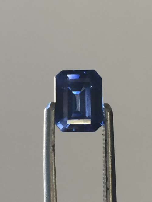 Blue rectangular Sapphire with crack inclusion - 1.56ct