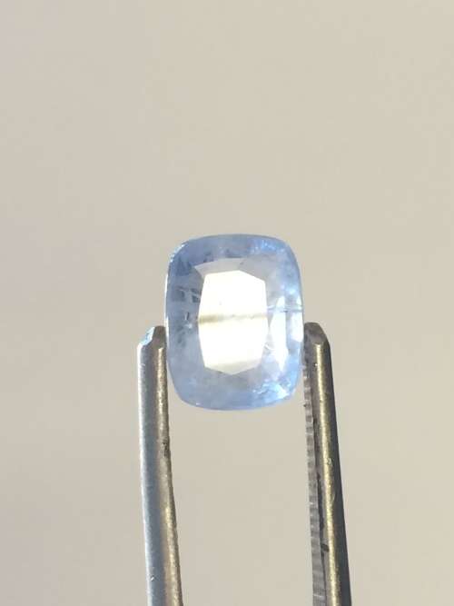 Light blue opaque Sapphire with crack inclusions - 1.29ct