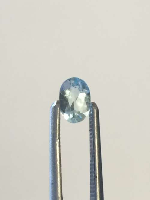 Light blue oval Aquamarine with chip - 0.54ct