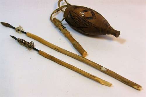 Bushman Love bow arrows & wooden snuff holder