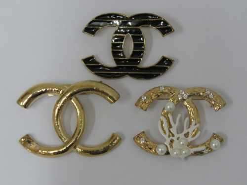 3 pieces of Chanel type brooches - Must be fake