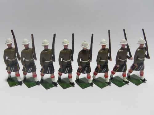 The Queens own Cameron Highlanders set of 8 lead soldiers