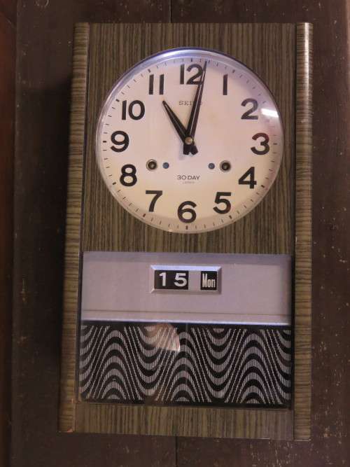 Beauiful vintage Seiko 30 day wall clock with day/date - Working