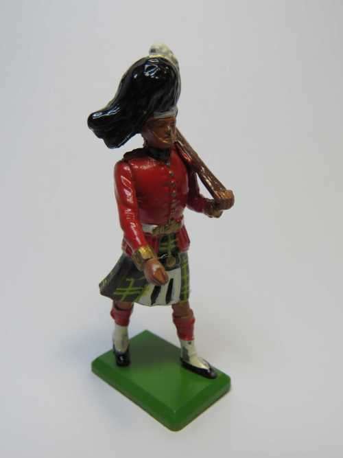 Scottish Higlanders lead soldier - Britains Ltd