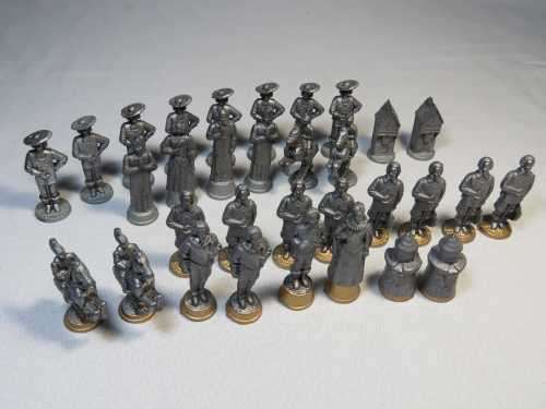 Vintage lead figure chess set - Battle between Louis XIII and his& Cardinal Richelieu + agents