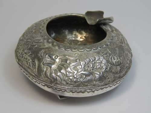 Vintage Malaysian silver ashtray with footpiece for matchbox booklet - Weighs 49grams