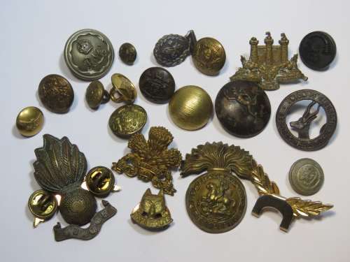 Lot of 22 Military badges and buttons