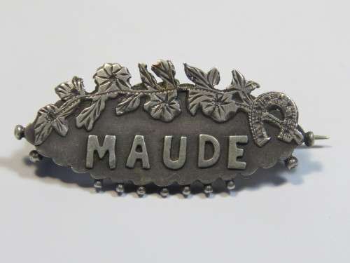 Sterling silver Maude good luck name brooch - Weighs 3.9grams