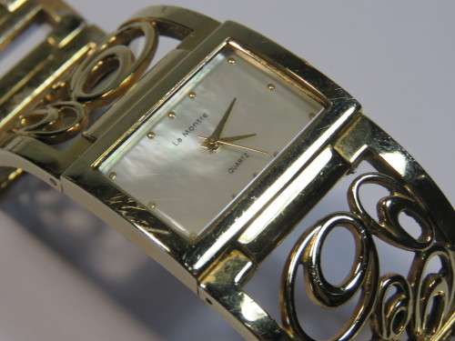 La Montre Quartz ladies fashion watch