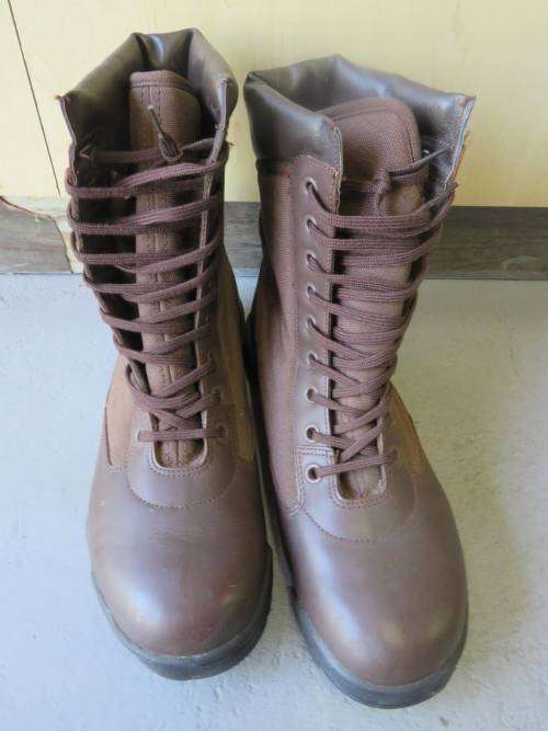 Pair of Bagshaw 2009 military boots - Size 8 - Unused brand new condition