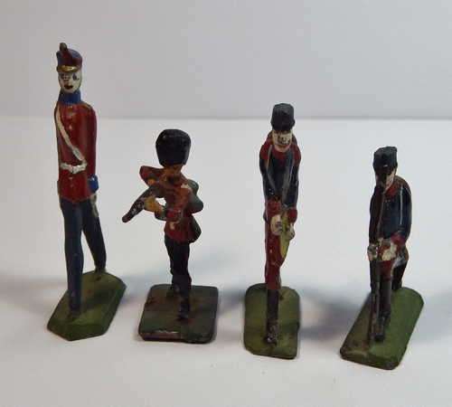 Lot of 4 vintage lead soldiers