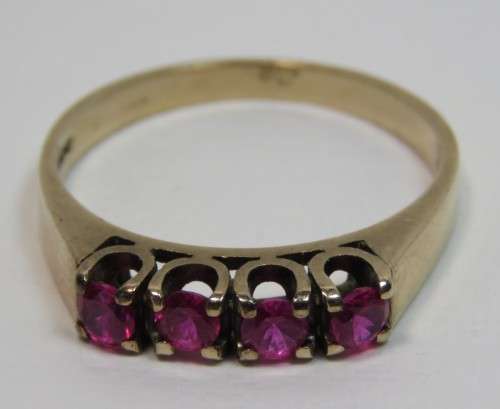 pkt Gold ring with 4 Rubies - 2.8g - Size P
