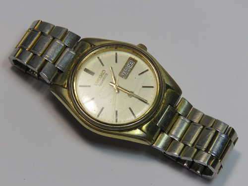 Vintage Seiko Quartz mens watch - Working