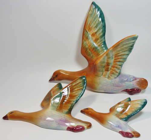 Set of 3 vintage porcelain flying geese - One damaged