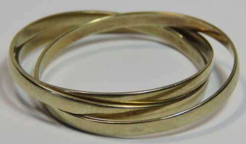 9kt Gold triple band Russion wedding ring - Weighs 1,8 grams - Size Q