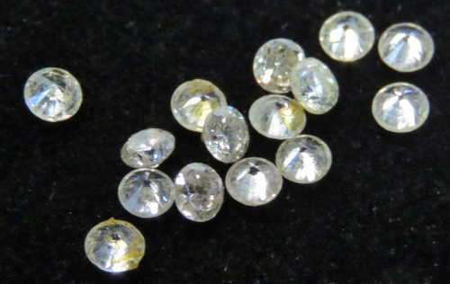 Lot of 15 small diamonds - Total weight 0,77 carats