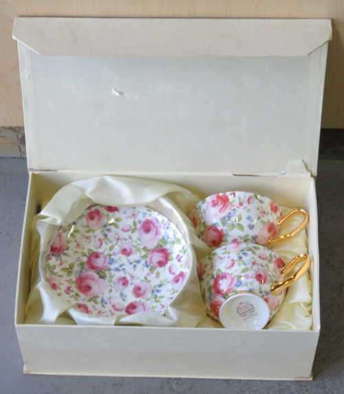 Royal O'Queen bone china pair of cups and saucers in box