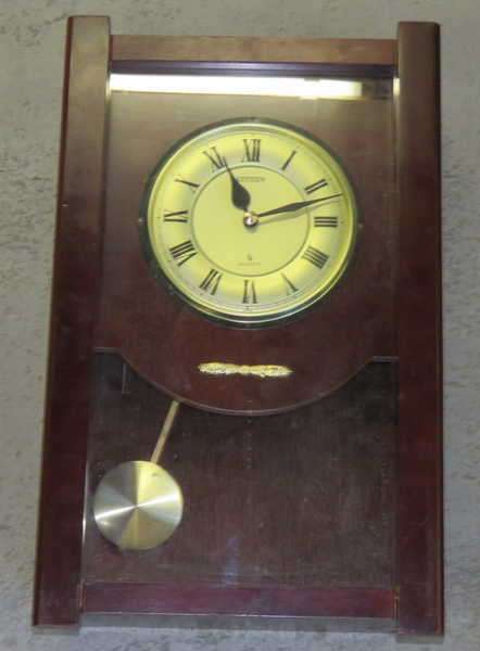 Vintage Citizen Quartz pendulum wall clock - Working - Size 44,5 x 29 cm - Face Size 16 x 16 cm