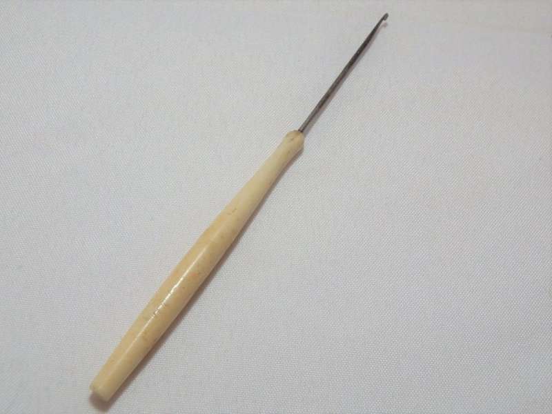 Antique bone handle sewing crochet hook
