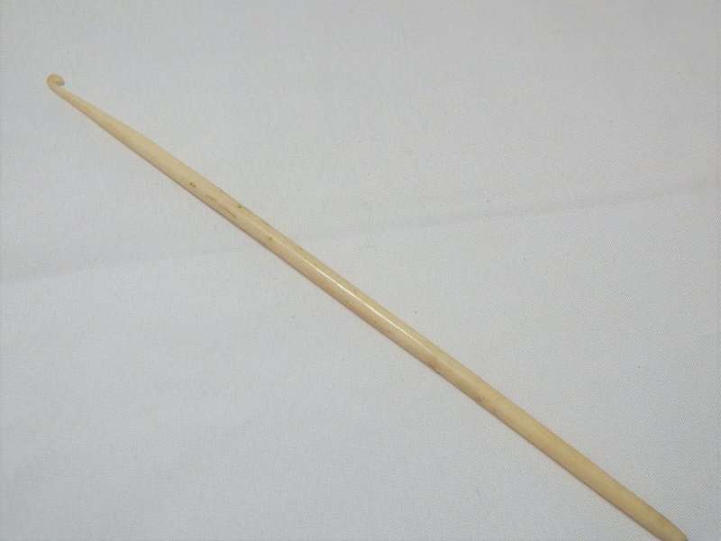 Antique crochet hook made from bone - size 18.3 cm