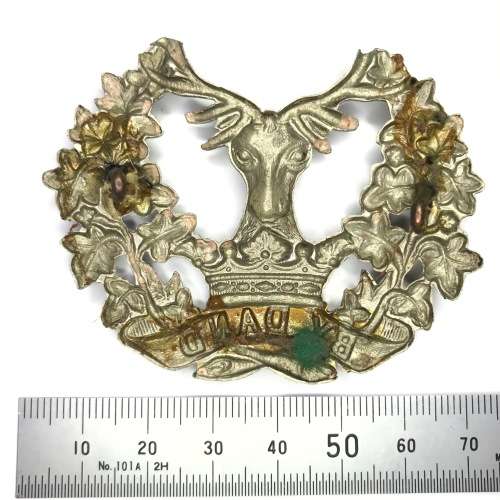 Gordon Highlanders cap badge with lugs - Horn broken