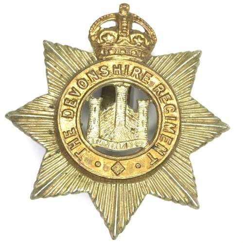 The Devonshire regiment cap badge with broken slide - Kings Crown