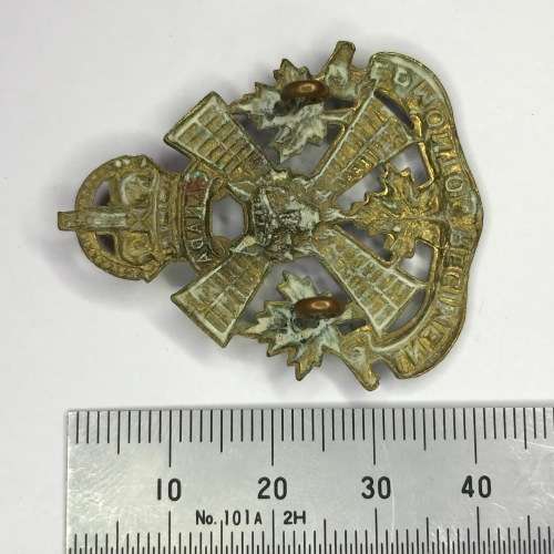 Canada WW2 Edmonton regiment cap badge with lugs