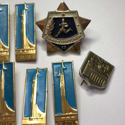 Lot of 11 Russian propaganda badges - many duplicates