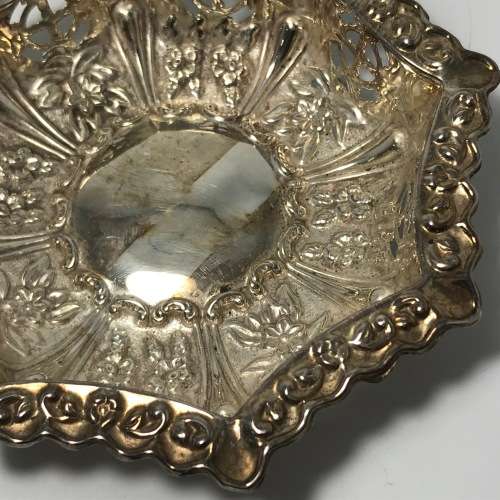Lot of 4 Hallmarked Silver Sweets Bowls - weighs 130.4 g