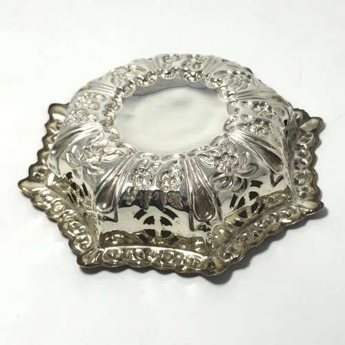 Lot of 4 Hallmarked Silver Sweets Bowls - weighs 130.4 g