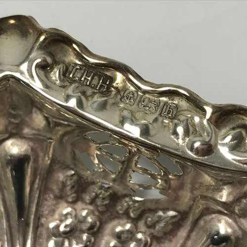 Lot of 4 Hallmarked Silver Sweets Bowls - weighs 130.4 g