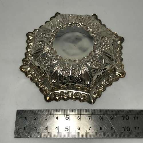 Lot of 4 Hallmarked Silver Sweets Bowls - weighs 130.4 g