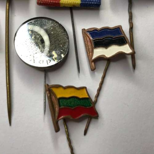 Lot of 7 tie pin badges