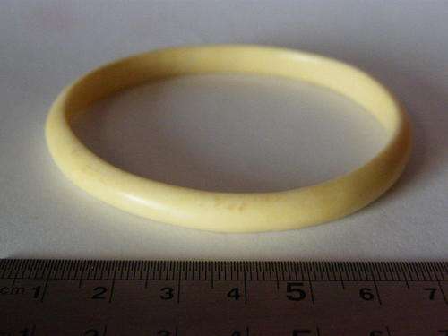 Vintage thin ivory bangle - as per scan