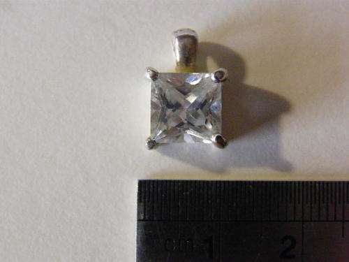 Vintage Silver pendant with large white stone, 2.8 grams - Decmarkdown