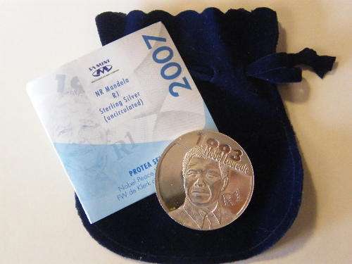 2007 Mandela silver Uncirculated Silver R1 with COA, these are difficult to find - as per photo