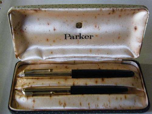Vintage set of Parker fountain pen and ballpoint pen in Parker case - as per photo