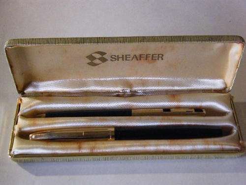 Vintage Shaeffer fountain pen with 14kt gold nib, in Shaeffer box with extra broken shaeffer pen