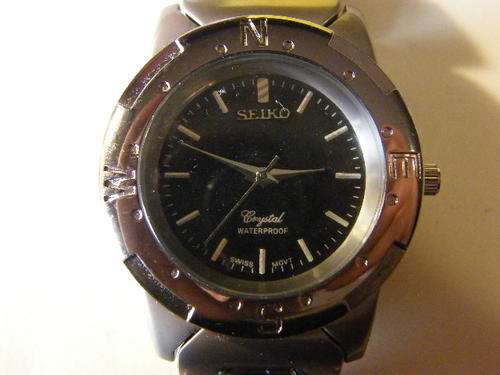 Seiko Crystal waterproof mens wristwatch VX20-700, excellent condition, hardly used