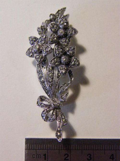Vintage Marcasite brooch - bunch of flowers