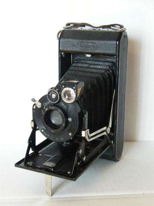 Zeiss Ikon Ikonta 520/2 folding camera - excellent condition in leather case