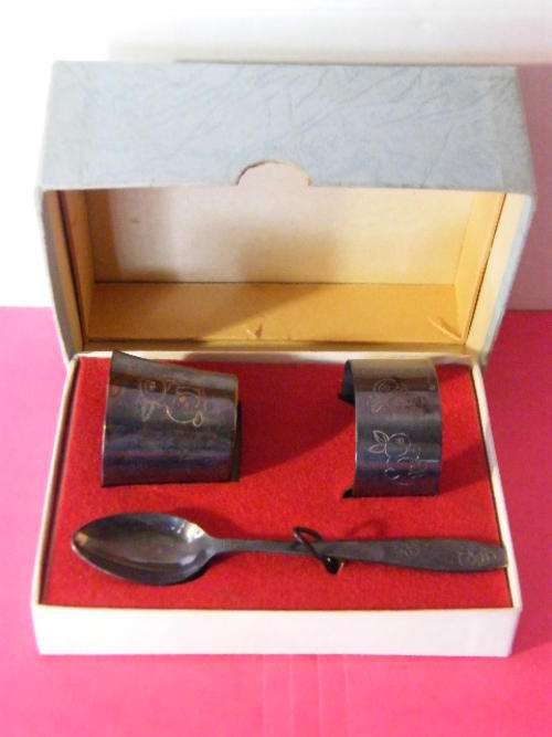 Vintage Silverplated Children`s egg serving set with bunnies in original box - Decmarkdown