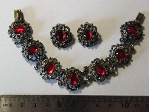 Vintage Costume jewellery bracelet and earrings