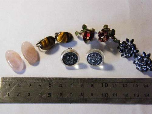 5 Pairs of vintage earrings