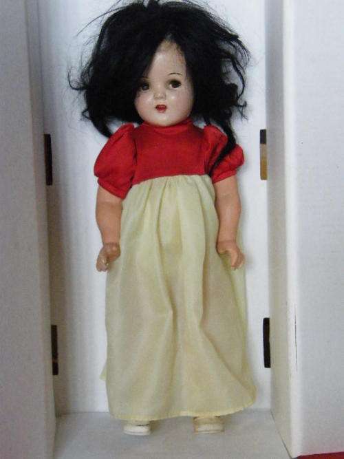 Shirley Temple 18 ''Snow White'' doll in excellent condition from the 1930's